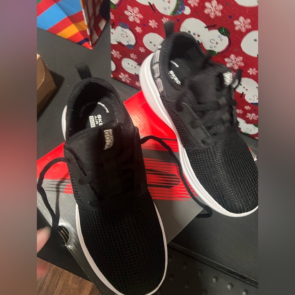 Like new, 4.5 big kid SKECHERS Elite Flex - Wasick shoe in black running sneaker - Picture 5 of 10